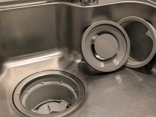 排水溝が臭う原因とは？排水溝の仕組みや悪臭への対処法を解説